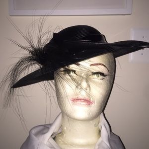 NWOT Sonni straw hat for the elegant. PRICE FIRM.